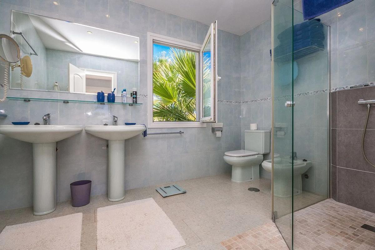 Sprzedaż niezależnego domku jednorodzinnego w  Urbanización Marbesa, Marbella photo 4