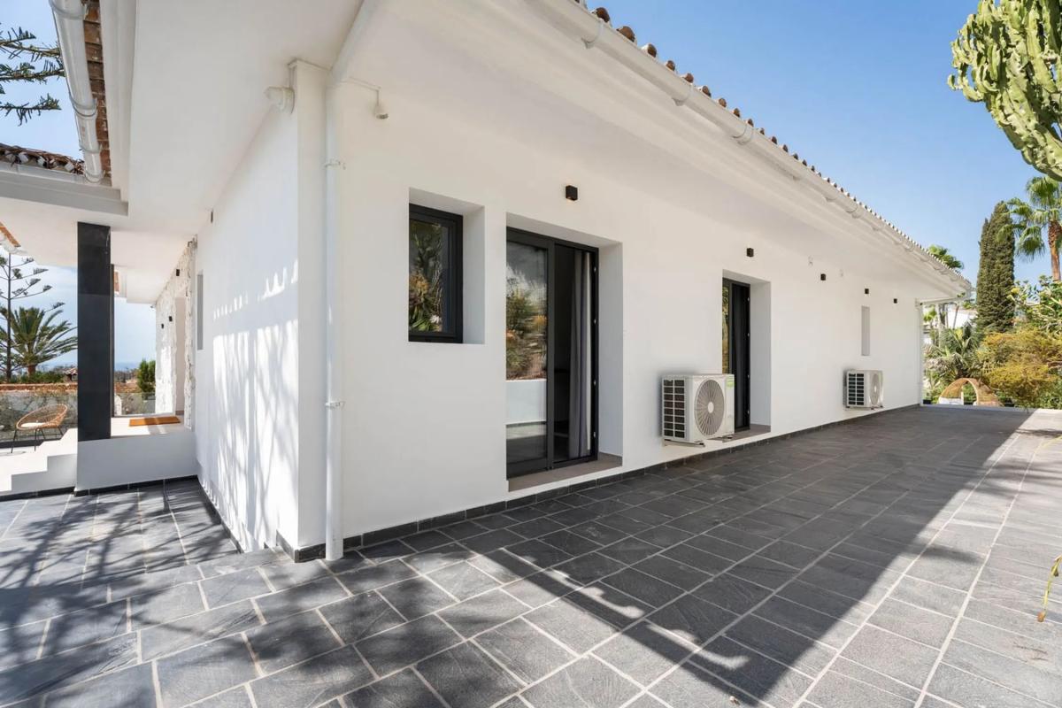 Venta de chalet independiente en PS URUGUAY DE (LAS CUMBRES), 25, Marbella
photo 4