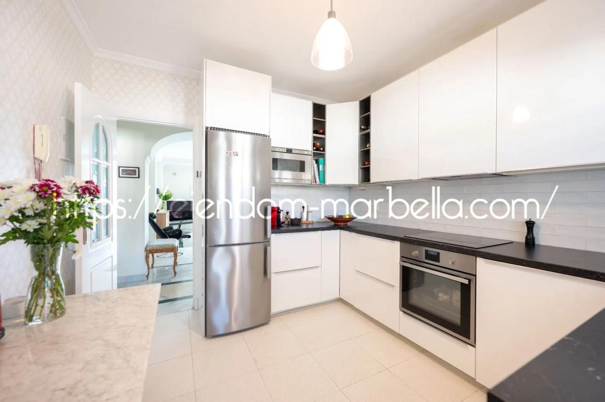 Sprzedaż mieszkania w Barrio Romana Playa, Marbella
 photo 2