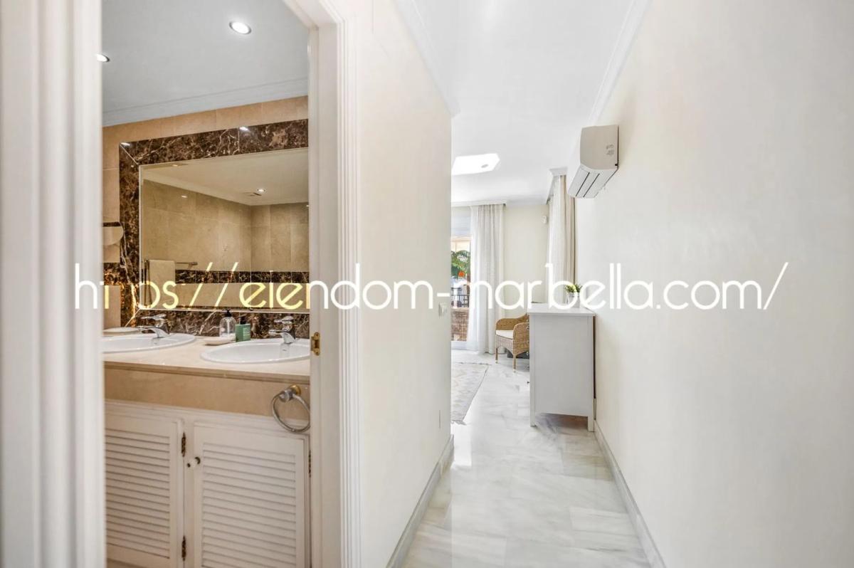Sprzedaż mieszkania w Barrio Romana Playa, Marbella
 photo 4
