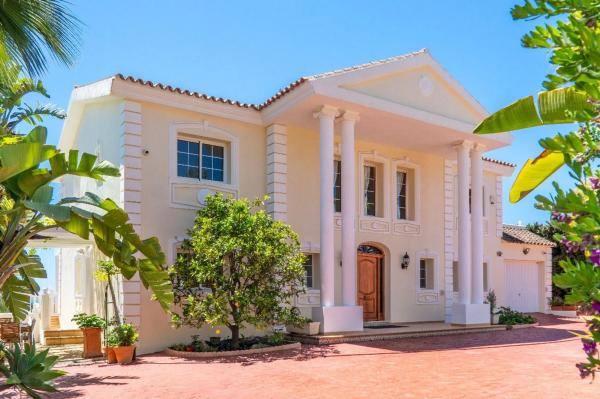 Independent chalet for sale in Barrio Elviria, Marbella
photo 1