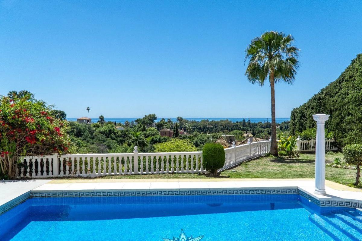 Sprzedaż niezależnego domku jednorodzinnego w  Barrio Elviria, Marbella photo 3
