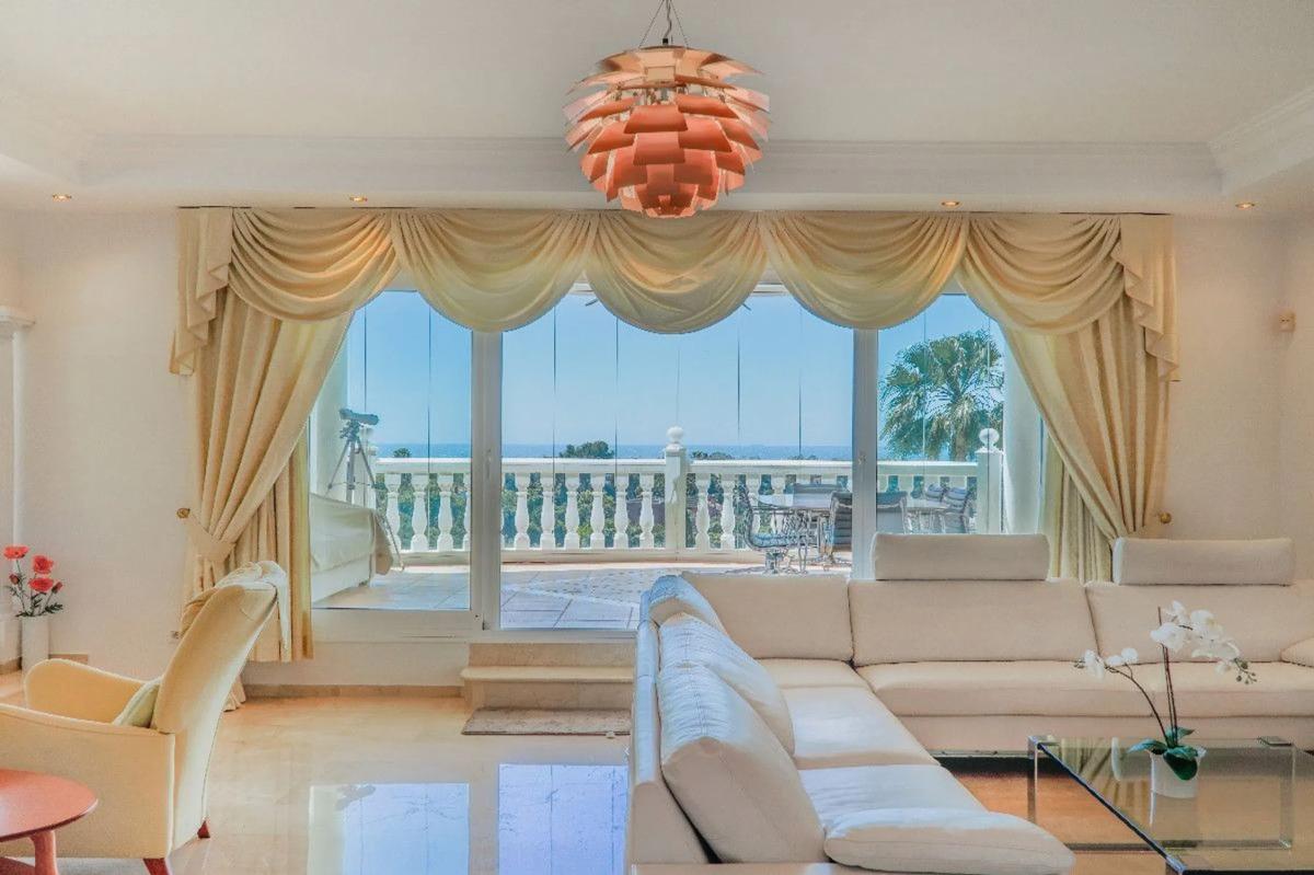 Sprzedaż niezależnego domku jednorodzinnego w  Barrio Elviria, Marbella photo 4