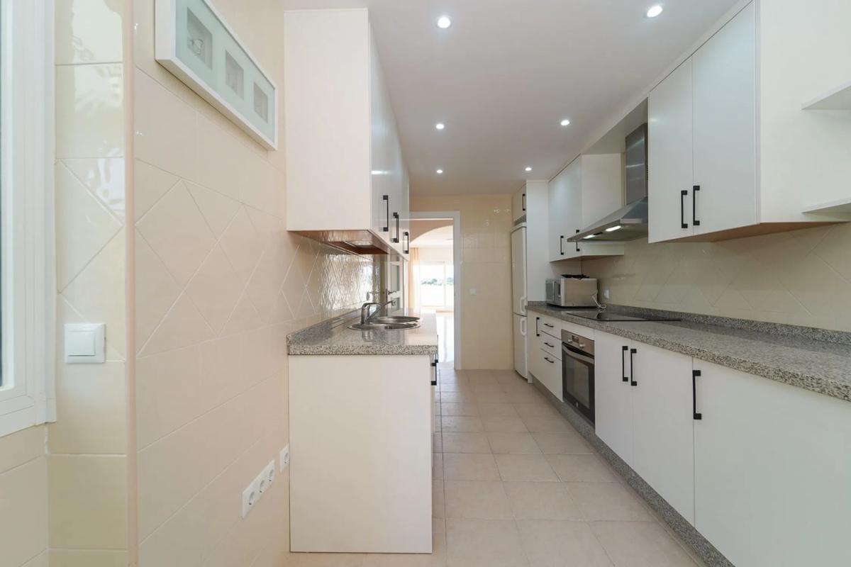 Venta de ático en  CL HIEDRA-UR ELVIRIA, 6, Marbella photo 2