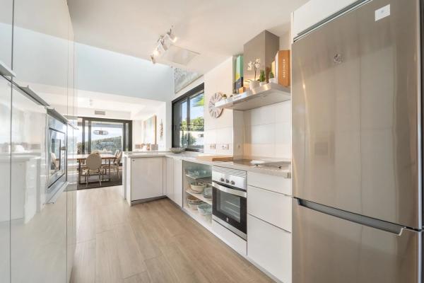 Independent chalet for sale in Barrio Cabopino-Artola, Marbella
photo 1