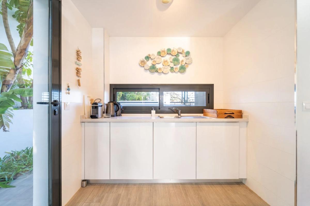Sprzedaż niezależnego domku jednorodzinnego w  Barrio Cabopino-Artola, Marbella photo 3