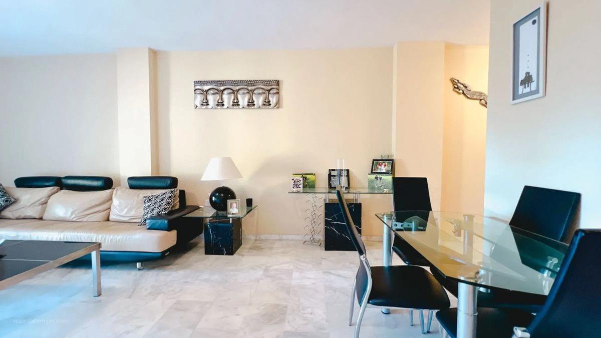 Sale of apartment in Avenida Aljaima, Marbella
 photo 5