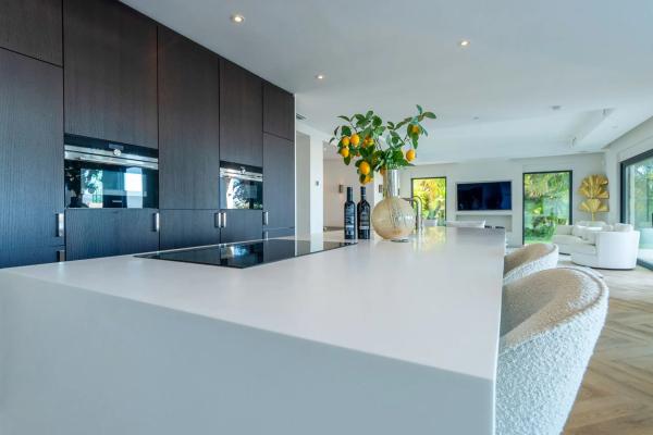 Independent chalet for sale in Barrio Cabopino-Artola, Marbella
photo 1