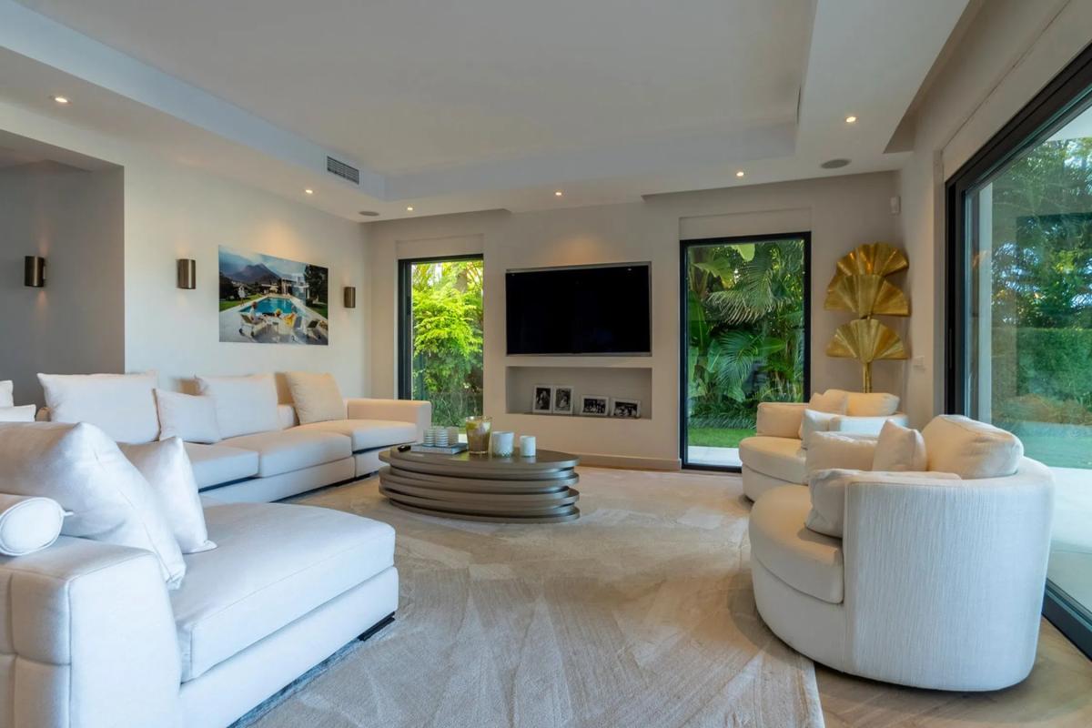 Sprzedaż niezależnego domku jednorodzinnego w  Barrio Cabopino-Artola, Marbella photo 4