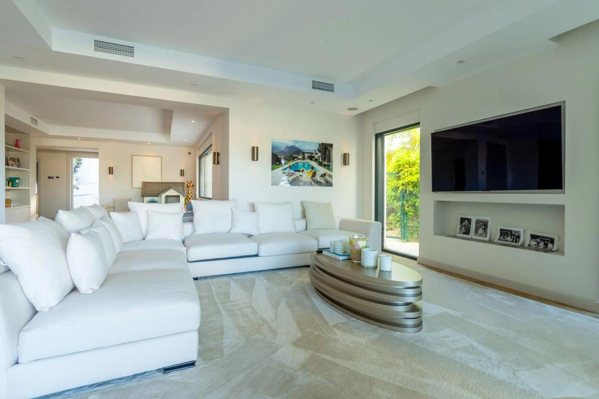 Sprzedaż niezależnego domku jednorodzinnego w  Barrio Cabopino-Artola, Marbella photo 5