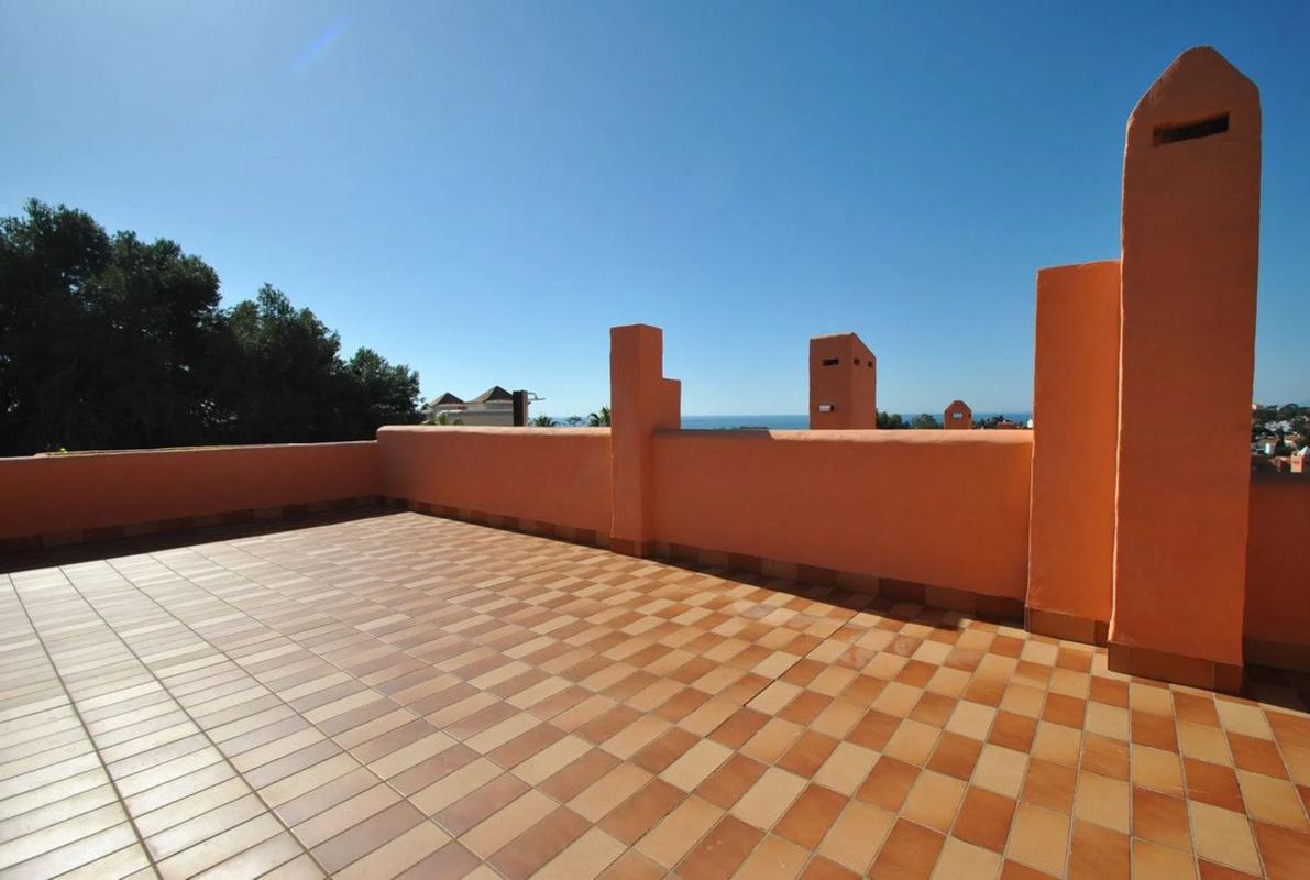 Sprzedaż niezależnego domku jednorodzinnego w Avenida de los Alisos, Marbella photo 1