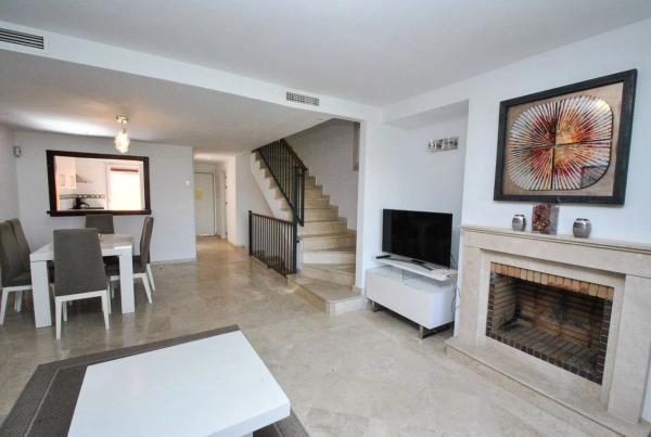 Independent chalet for sale in Avenida de los Alisos, Marbella
thumbnail 2