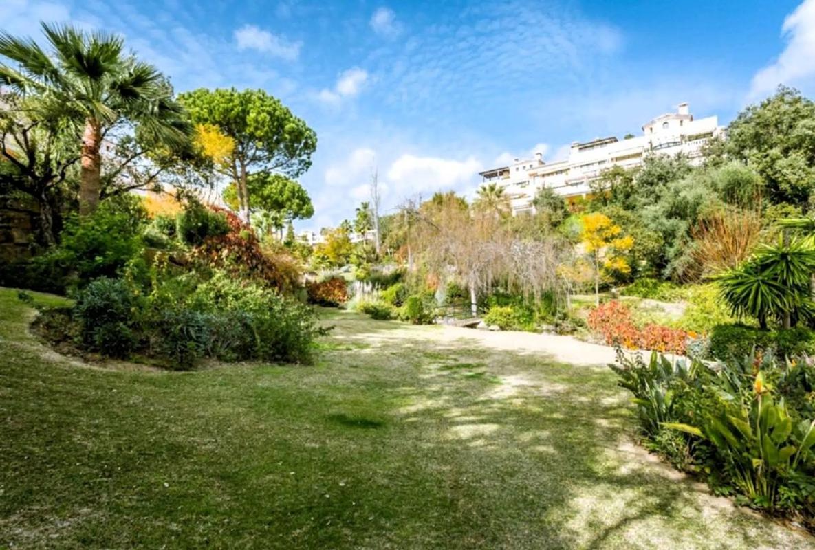 Sale of independent chalet in Calle Magnolia s/n, Marbella
photo 2