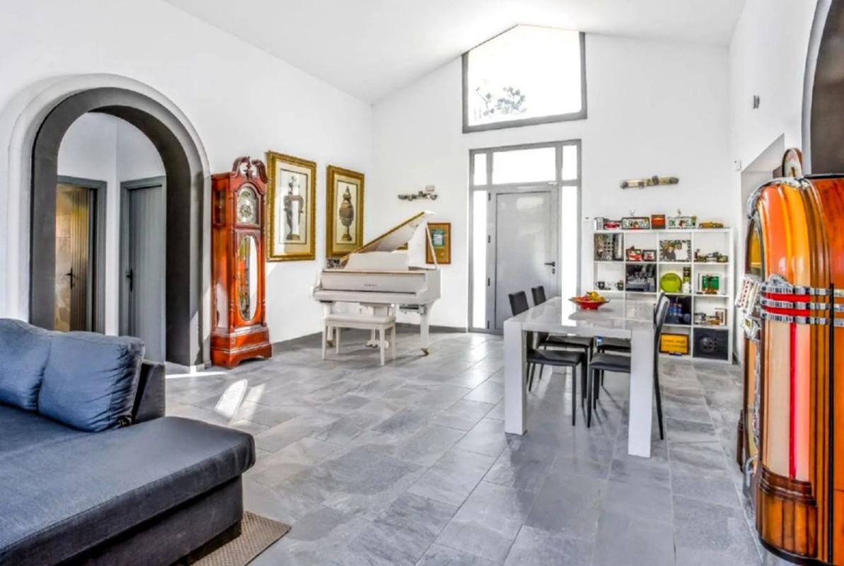 Sale of independent chalet in Calle Magnolia s/n, Marbella
photo 3