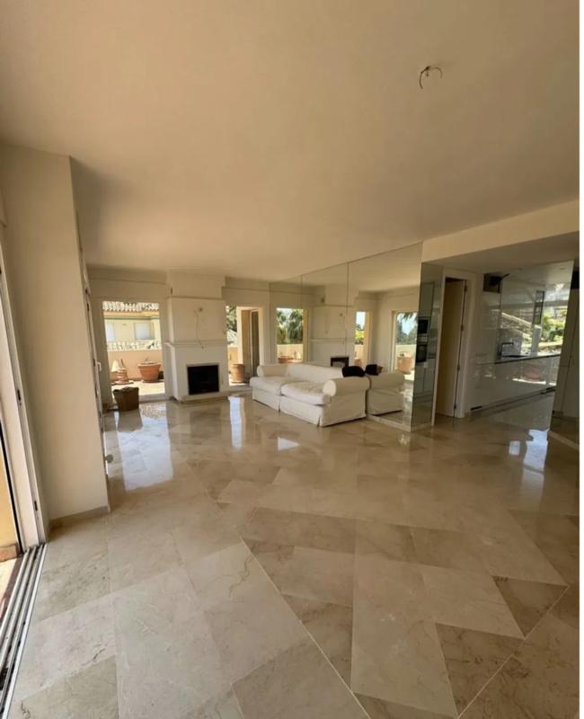 Venta de duplex en Barrio Elviria, Marbella photo 1