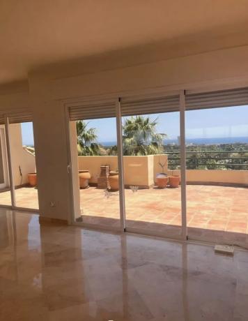 Duplex en venta en Barrio Elviria, Marbella photo 3