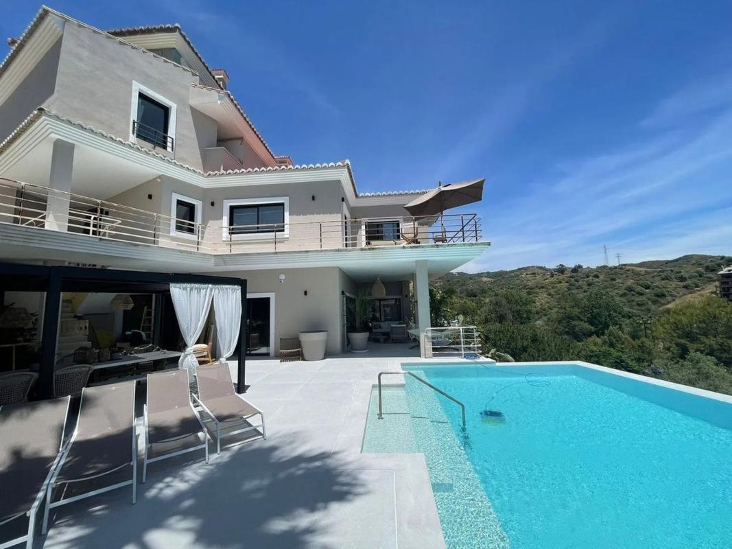Sprzedaż niezależnego domku jednorodzinnego w  Barrio Santa María, Marbella photo 4