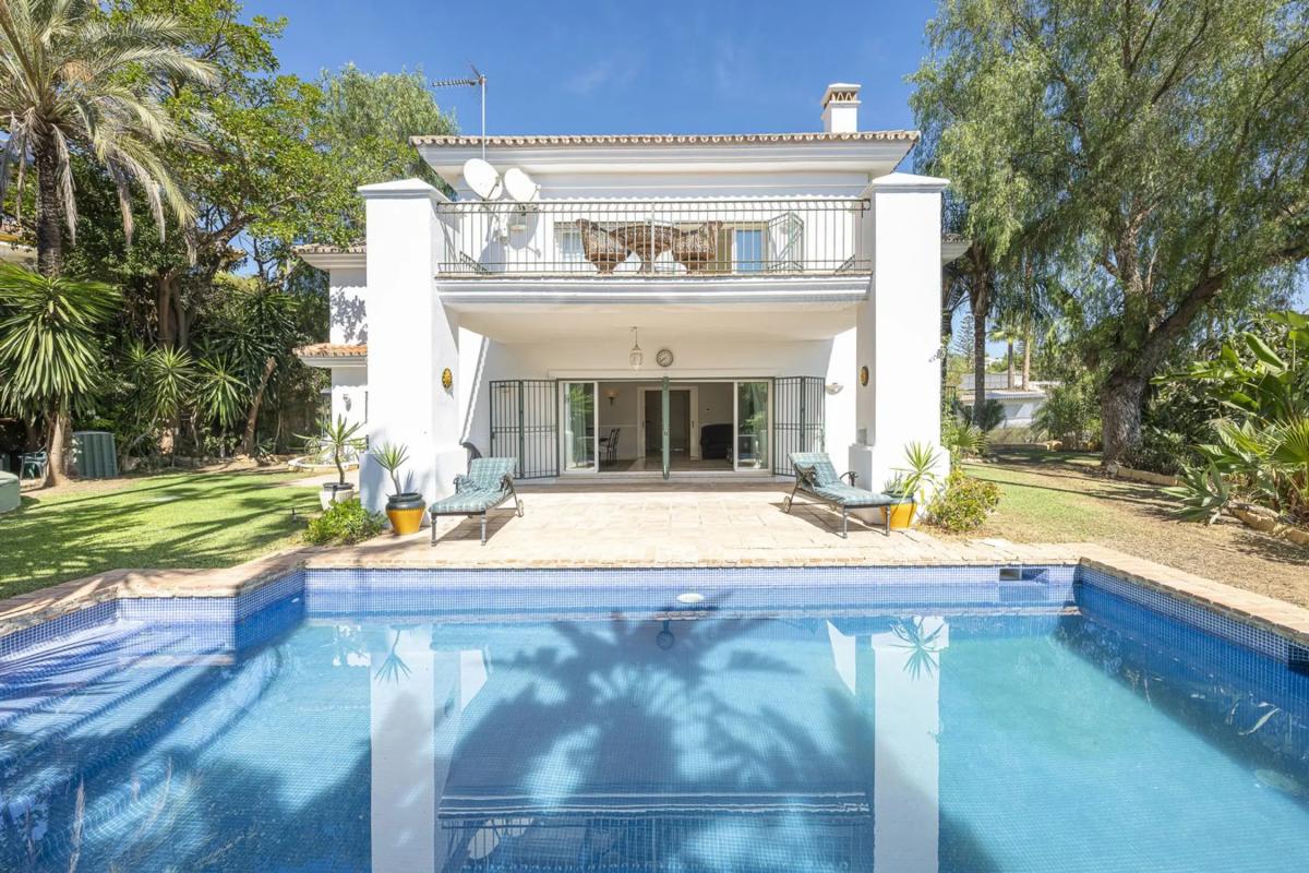 Sprzedaż niezależnego domku jednorodzinnego w Barrio Santa María, Marbella photo 1