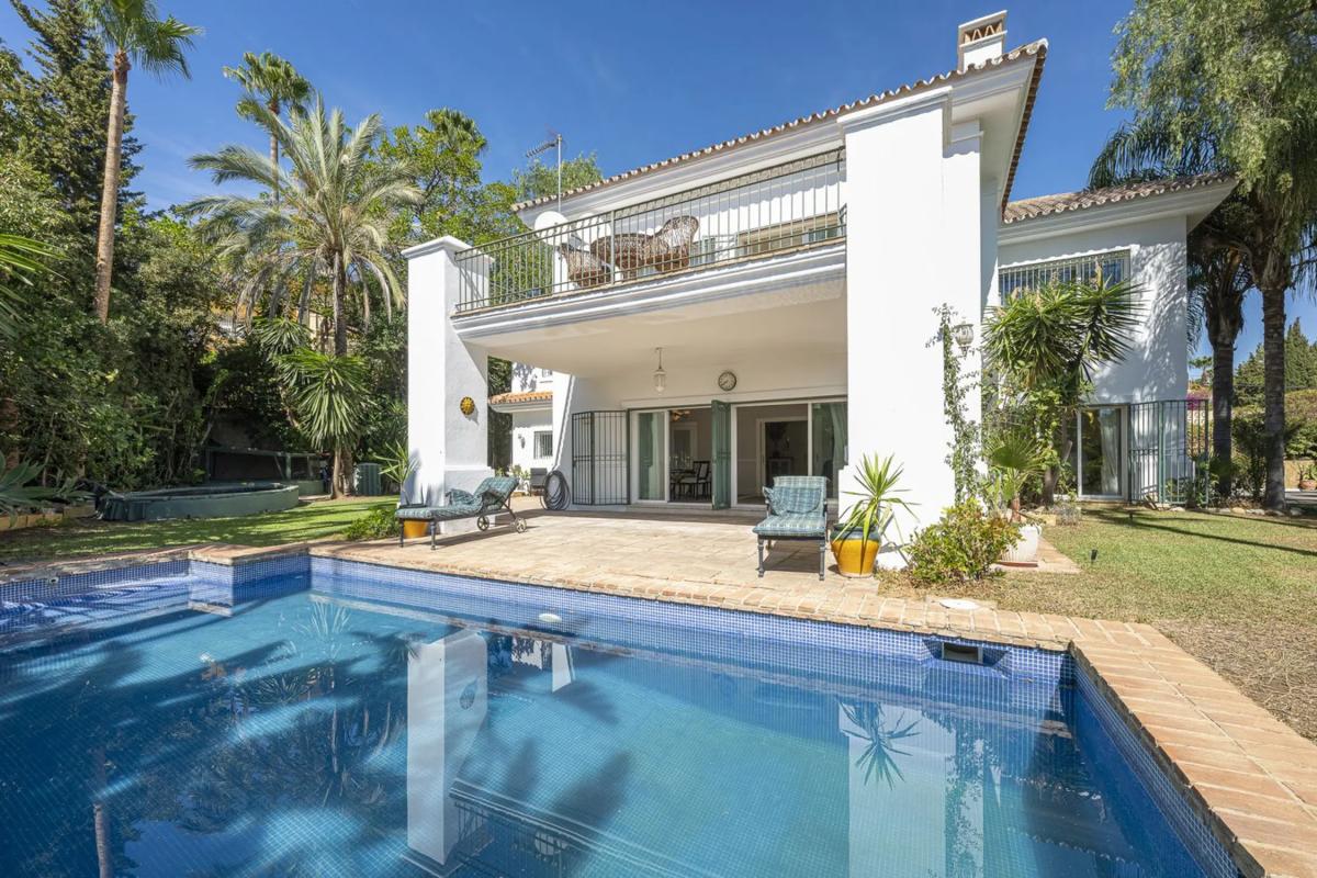 Sprzedaż niezależnego domku jednorodzinnego w Barrio Santa María, Marbella photo 2