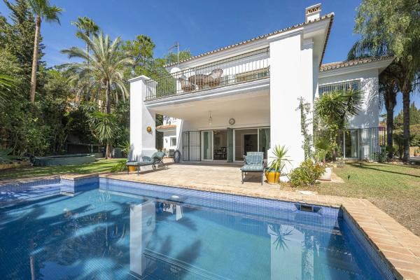 Independent chalet for sale in Barrio Santa María, Marbella
thumbnail 1