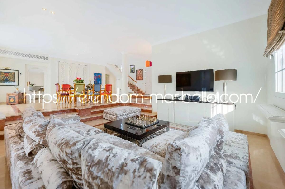 Sprzedaż niezależnego domku jednorodzinnego w Barrio Santa María, Marbella photo 2