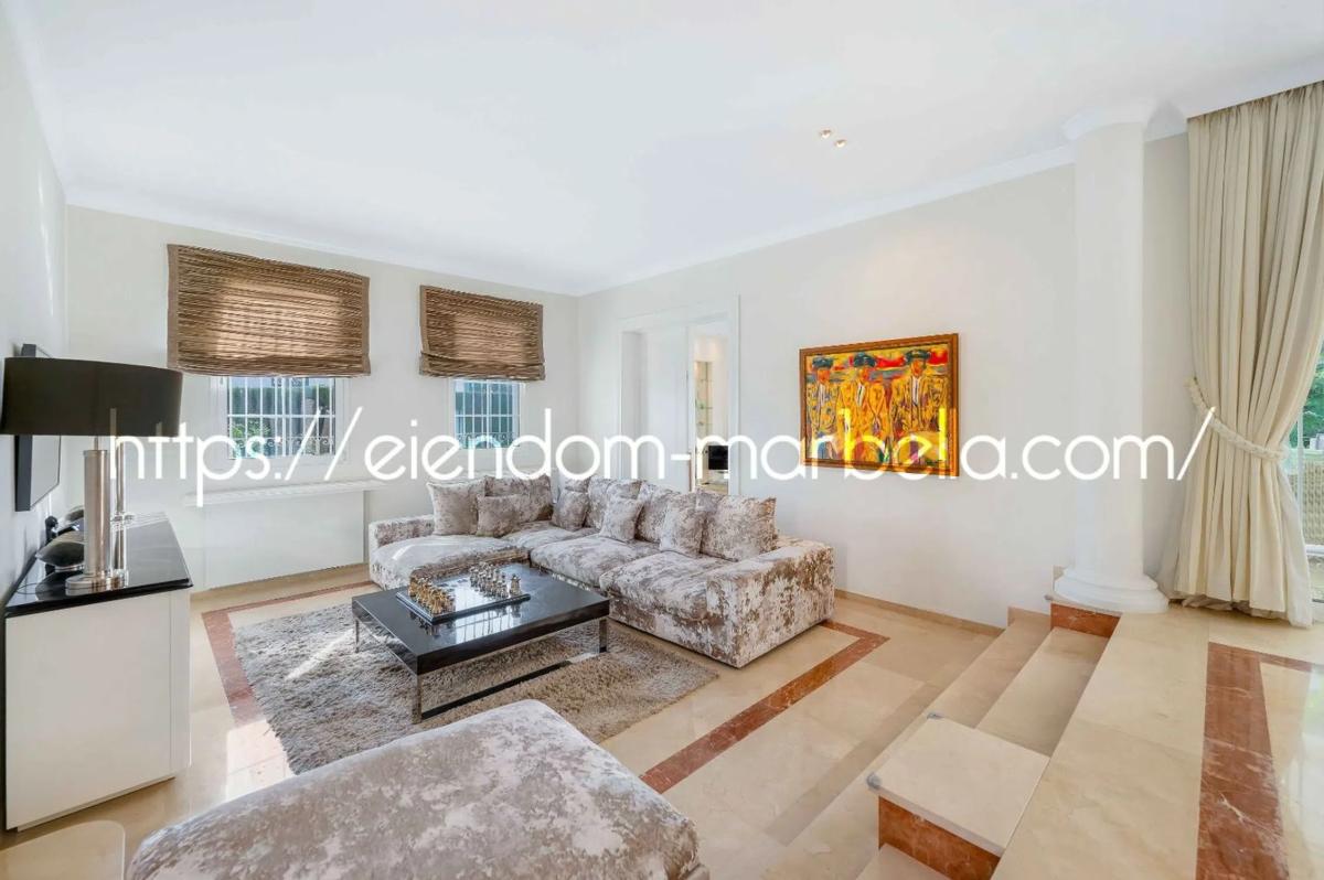 Sprzedaż niezależnego domku jednorodzinnego w Barrio Santa María, Marbella photo 3