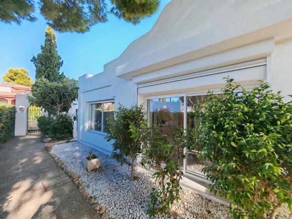 Independent chalet for sale in Avenida 3, Marbella
photo 1
