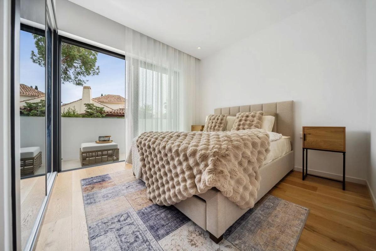 Sale of independent chalet in Avenida Aragon, Marbella
photo 2