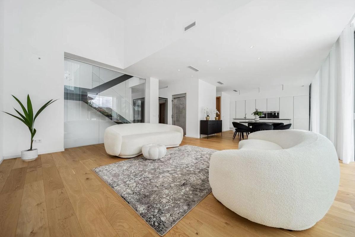 Sale of independent chalet in Avenida Aragon, Marbella
photo 3