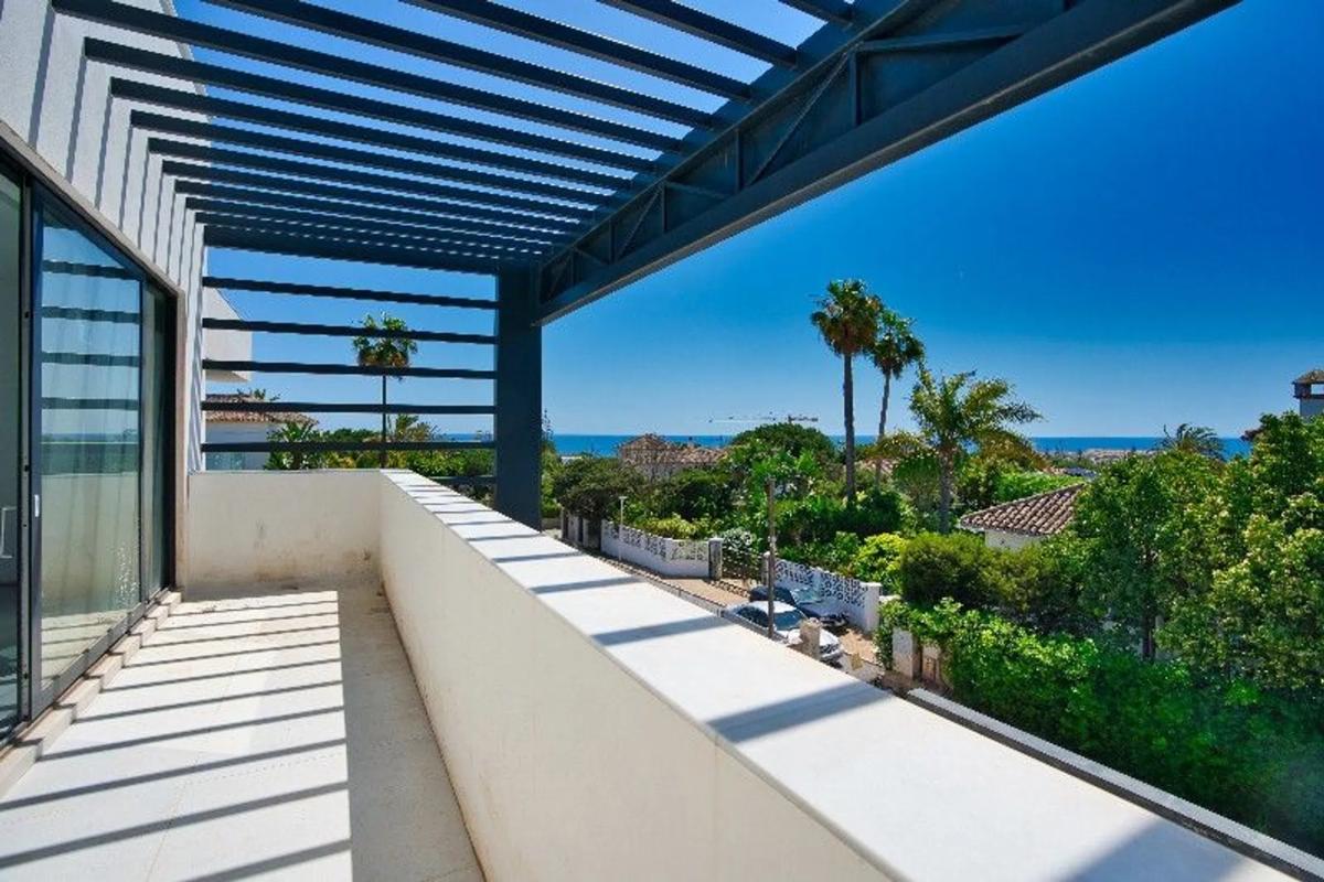 Sale of independent chalet in Avenida Aragon, Marbella
photo 4