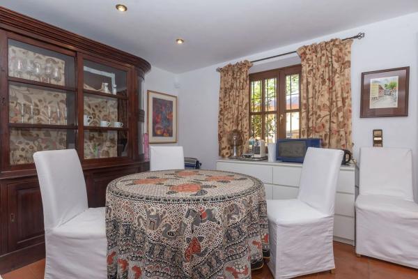 Independent chalet for sale in Barrio Elviria, Marbella
photo 1
