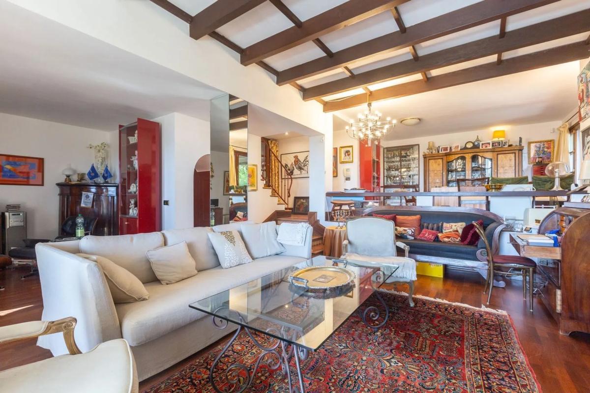 Sale of independent chalet in Barrio Elviria, Marbella
 photo 2
