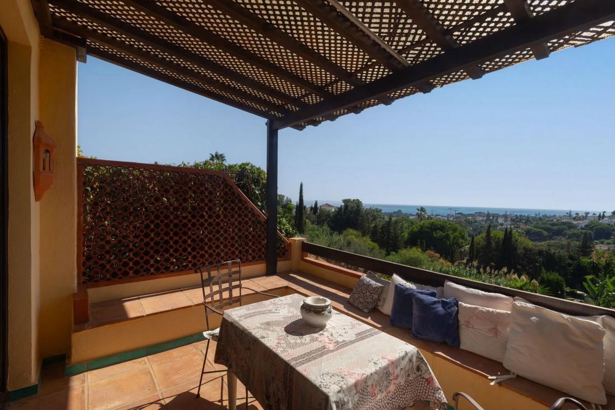 Sale of independent chalet in Barrio Elviria, Marbella
 photo 3