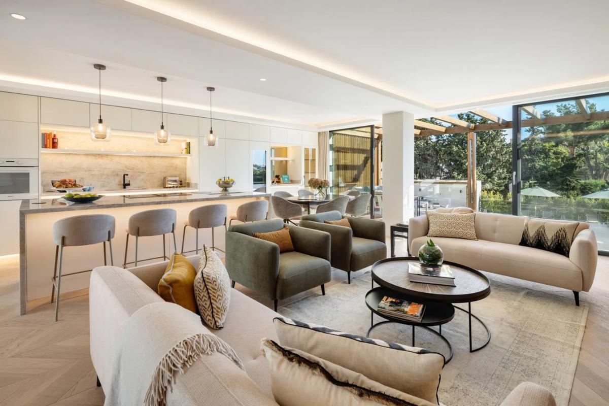Sprzedaż niezależnego domku jednorodzinnego w Barrio Elviria, Marbella photo 3