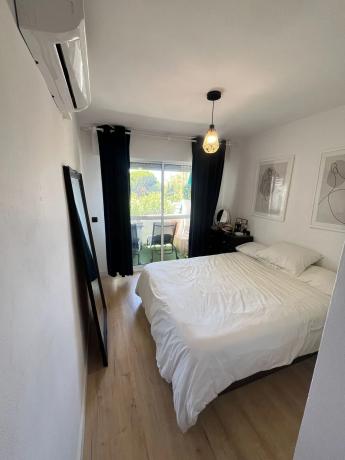 Piso en venta en CL HIGUERA DE LA (ARTOLA BAJ, Marbella
thumbnail 1