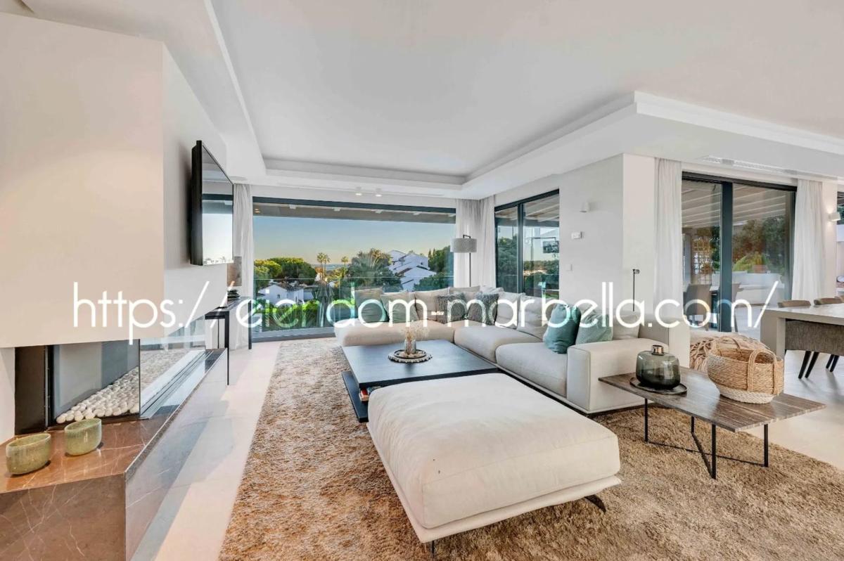Sale of independent chalet in Barrio Elviria, Marbella
 photo 4