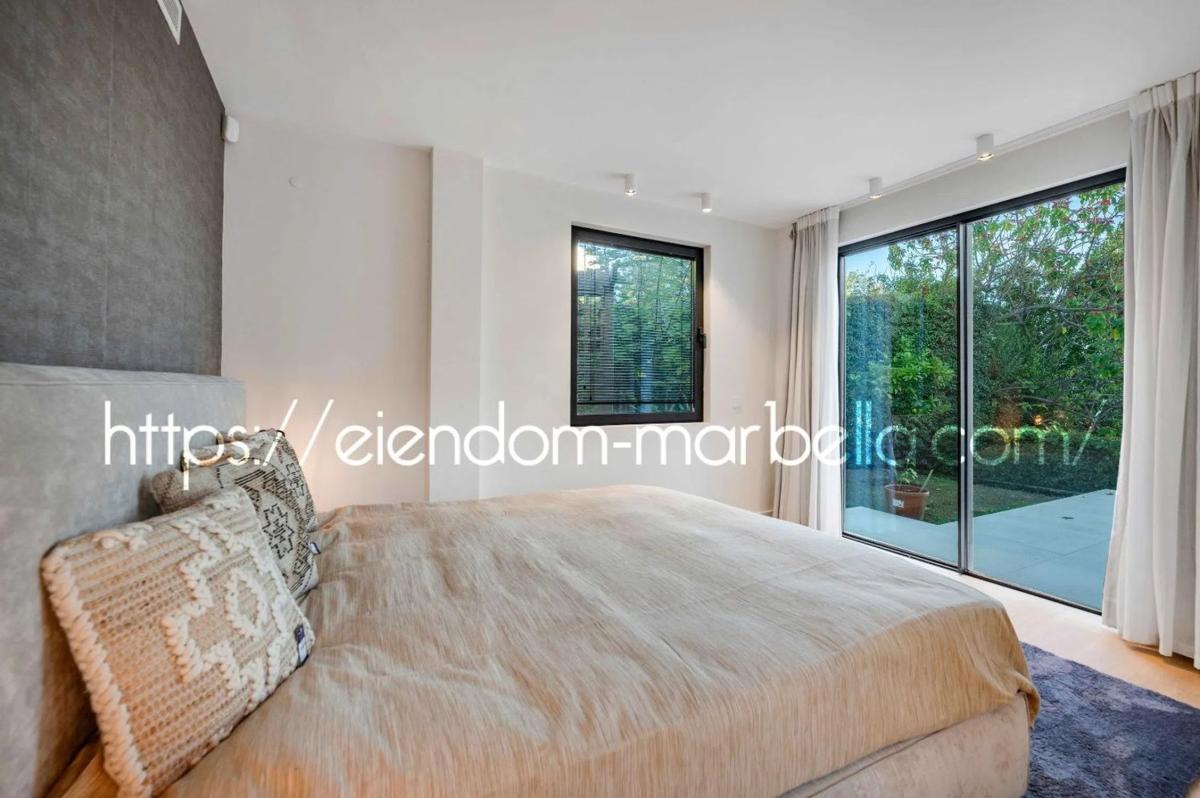 Sale of independent chalet in Barrio Elviria, Marbella
 photo 5