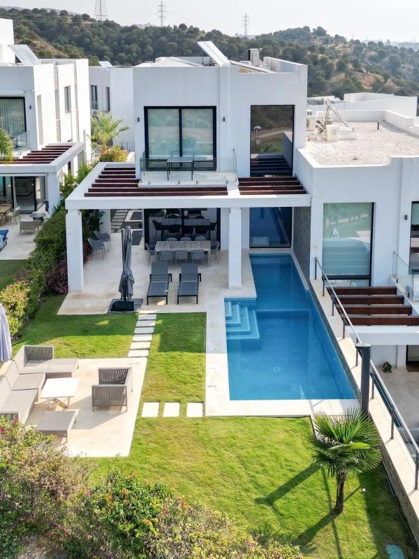 Venta de chalet independiente en Calle la Romana, Marbella
photo 1