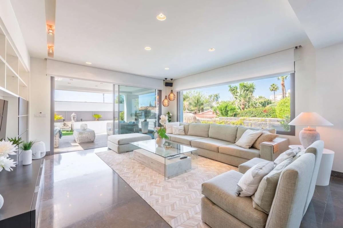 Sale of independent chalet in Barrio Santa María, Marbella
photo 2