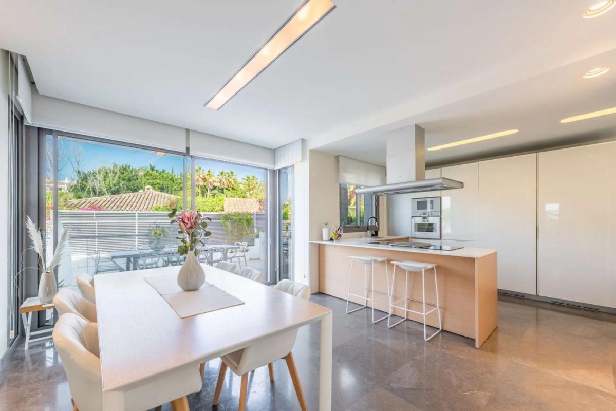 Sale of independent chalet in Barrio Santa María, Marbella
photo 3
