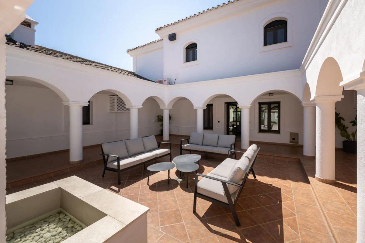 Sale of independent chalet in Avenida Aragon, Marbella
photo 5