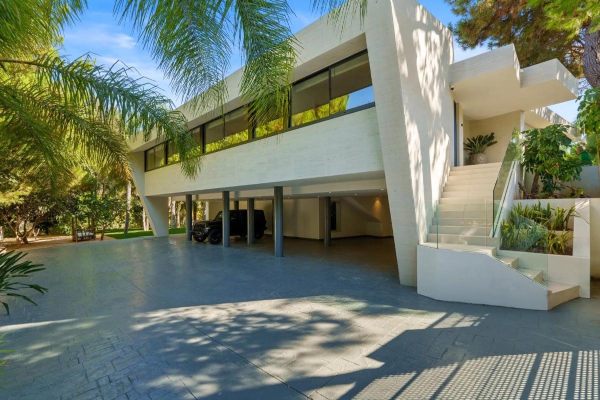 Sale of independent chalet in Avenida 5, Marbella
photo 1