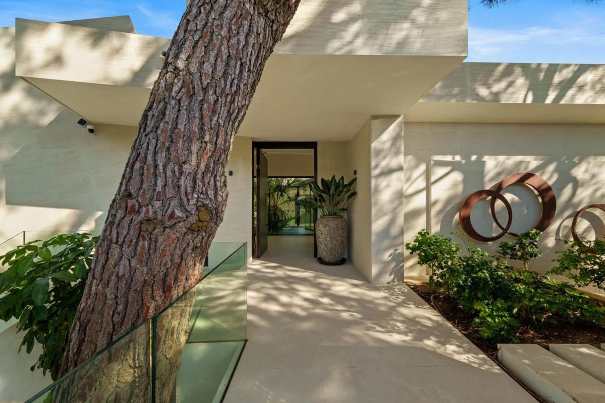 Sale of independent chalet in Avenida 5, Marbella
photo 2