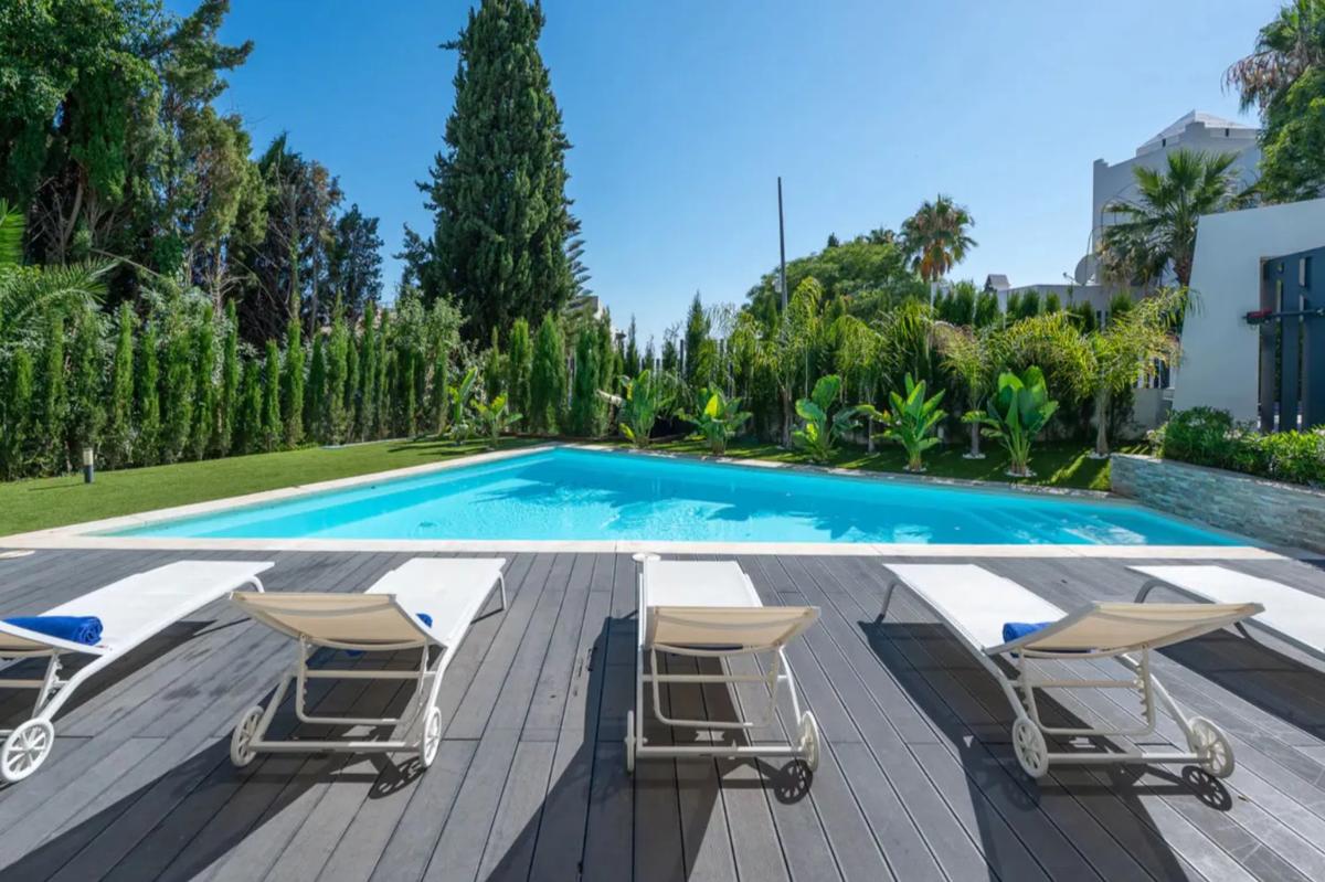 Sale of independent chalet in Avenida Benajarafe, Marbella
photo 1