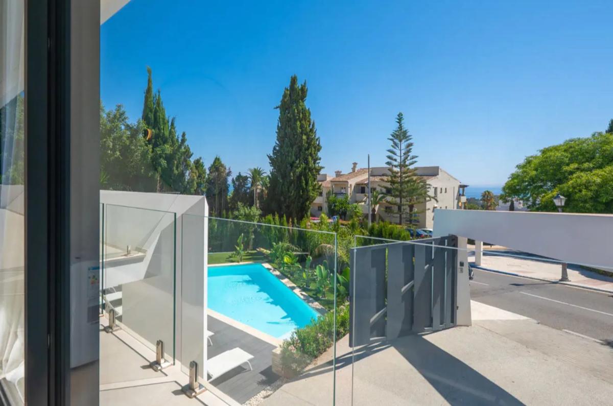 Sale of independent chalet in Avenida Benajarafe, Marbella
photo 5