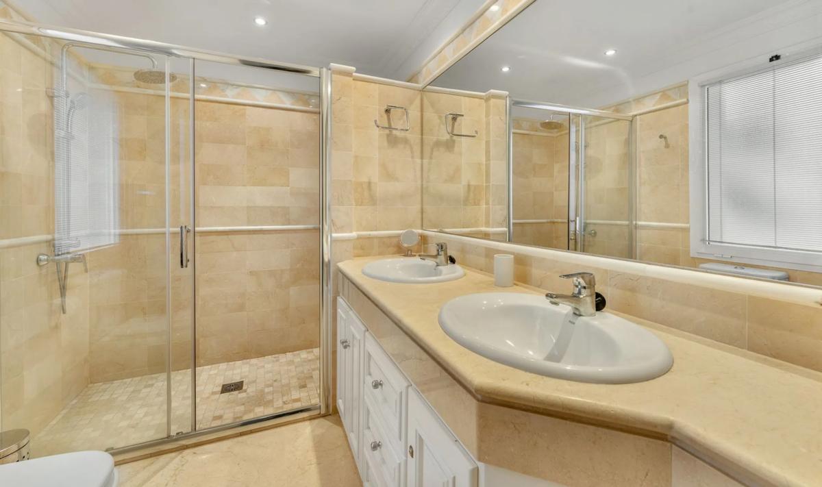 Sprzedaż mieszkania w Calle D-9J, 4, Marbella
photo 2
