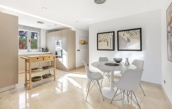 Piso en venta en Barrio Santa María, Marbella
thumbnail 2