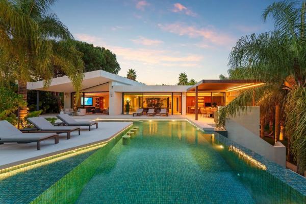 Independent chalet for sale in Las Chapas, Marbella
photo 1