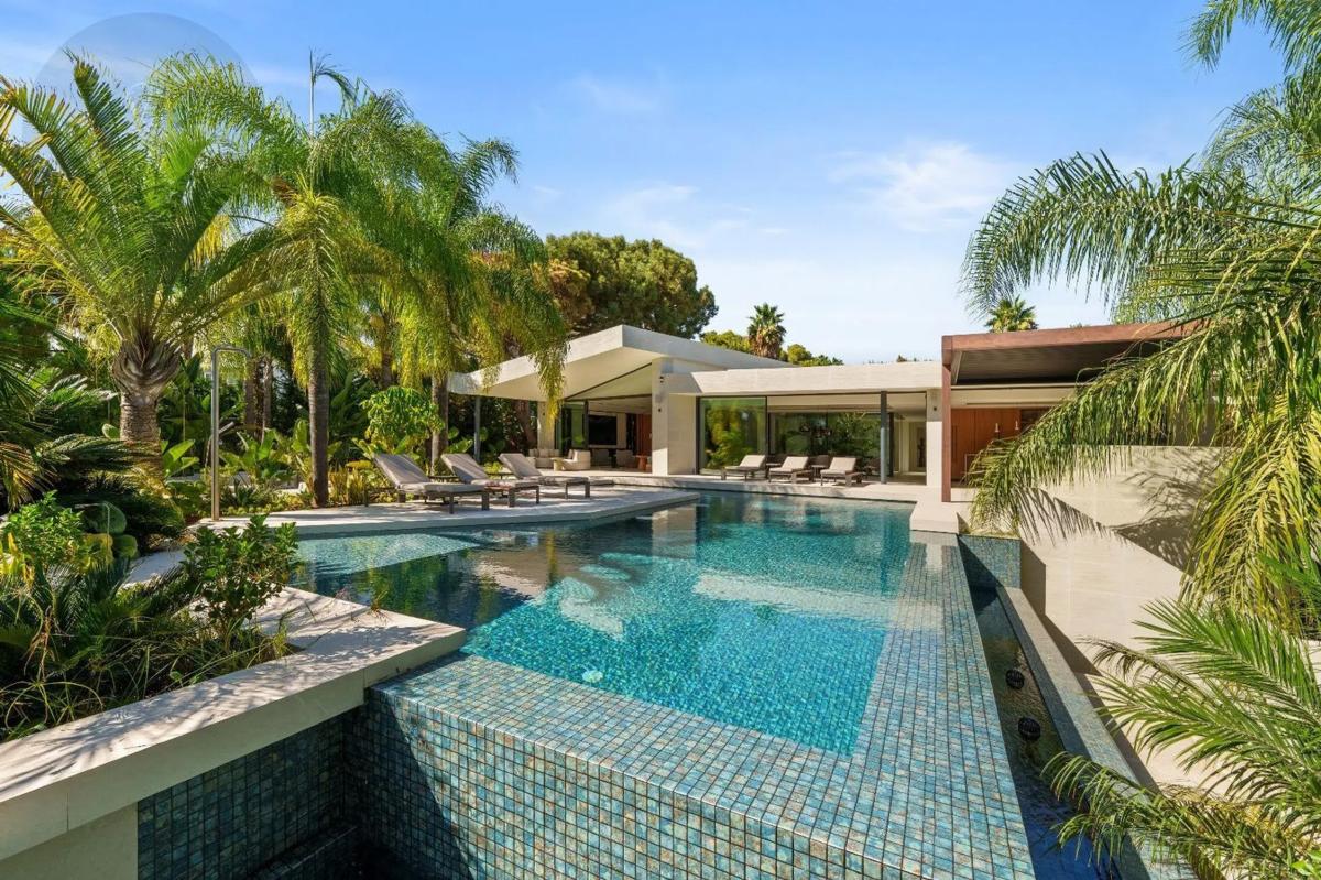 Sale of independent chalet in Las Chapas, Marbella
 photo 2
