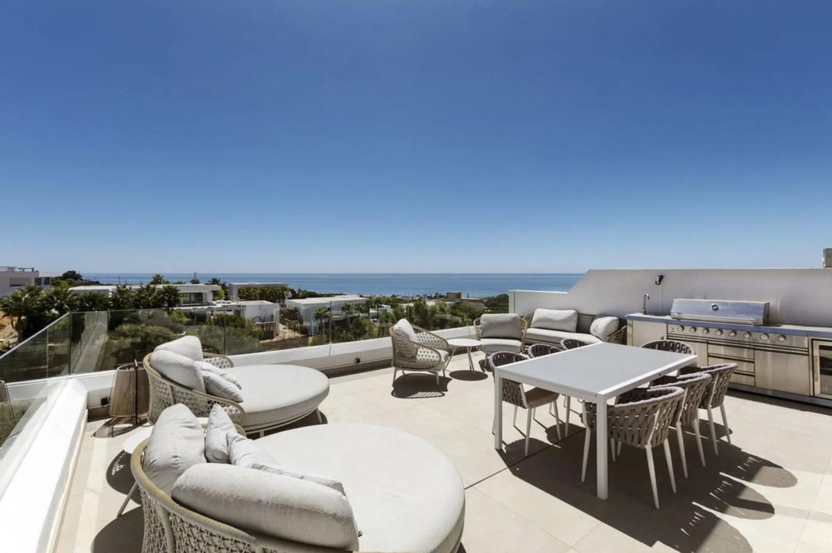 Venta de chalet adosado en Barrio Cabopino-Artola , Marbella photo 2